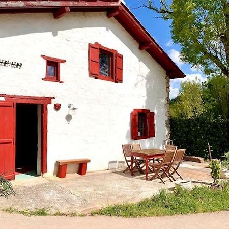 Вилла Bergerie Geldi Leku Saint-Jean-le-Vieux  Экстерьер фото