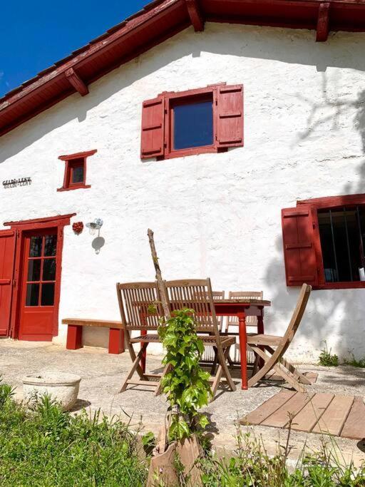 Вилла Bergerie Geldi Leku Saint-Jean-le-Vieux  Экстерьер фото