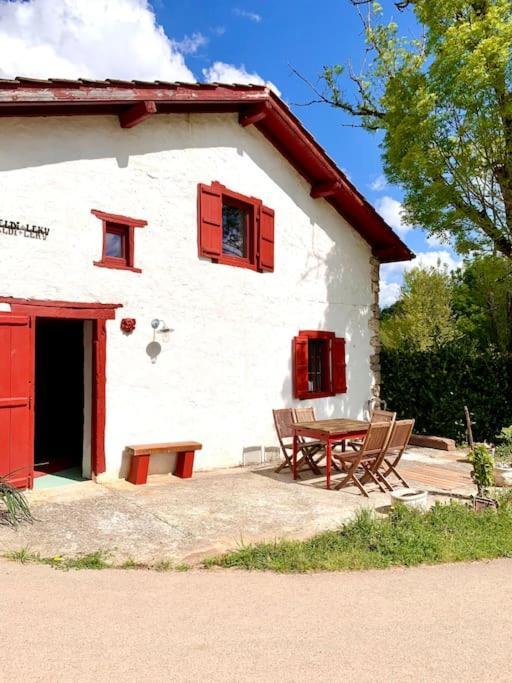 Вилла Bergerie Geldi Leku Saint-Jean-le-Vieux  Экстерьер фото